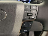 レーダークルーズコントロール(車速追従機能)付きです。車速に応じて追従支援してくれるので、ロングドライブも快適です。詳細は販売店スタッフまでおたずねください。