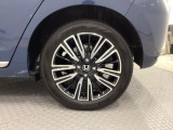 かっこいい【アルミホイール】を履いていますので、足元を引きしまっていますね。