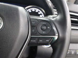 レーダークルーズコントロールには全車速追従機能を搭載し、ミリ波レーダーと単眼カメラで先行車を認識し、車速に応じた車間距離を保ちながら先行車に追従し、ドライバーの運転負荷を軽減します。
