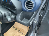 小物入れにもなるドリンクホルダー。