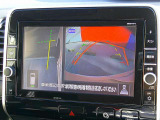 【アラウンドビューモニター】空から見下ろした映像がナビ画面にて確認可能です。駐車もラクラクですよ♪