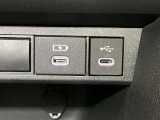 スマートフォンやお手持ちの機器のバッテリー残量が少なくなっても、運転中に充電ができるので安心ですね!