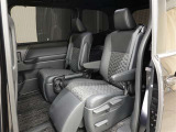 ゆとりある広々とした車内空間は、ドライブを始め買い物やレジャーなど、幅広く活躍します。一人でもみんなとでもお出かけを楽しみましょう!