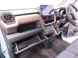 納車の前にはエンジンオイル、オイルエレメント、エアクリーナー、クーラント、バッテリー、ワイパーゴムのチェックまたは交換を行います!