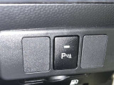 コーナーセンサーを車の前後に装備。障害物までの距離に応じて警告音を変えてお知らせ。縦列駐車時や駐車場・車庫などでの取り回しをサポートします。詳細は販売店スタッフまでおたずねください。