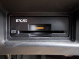 ETCなら高速道路をスイスイと通過!!クルマは料金所をノンストップで通過することができます!