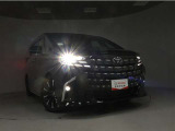 高輝度で点灯速度が速いLEDヘッドライト装備!LEDの明るい光が走行中の視界の確保をサポートして、夜のドライブがより楽しく安全に運転できます♪