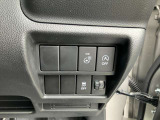 軽自動車の限られた室内空間をフルに活用し、小柄ながら過ごしやすい車内を作り出しています。