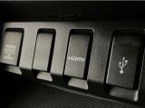 HDMIポート、USBポートが装備されております。HDMIポートを他の機器と繋げることによって、モニターへ映像を流すことができます。