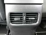 後部座席にもエアコン吹き出し口がしっかり装備されています。