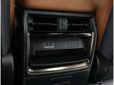 AC電源 AC100V・1500W 室内コンセント(センターコンソールボックス後方)