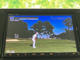 テレビ映像を画面に表示できるため、停車中の休憩時間などに番組を楽しめます。画面下部には音量やメニューなどの操作ボタンが並び、必要な項目を確認しやすい配置。待ち時間を快適に過ごせる装備です。