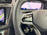Travel Assist。設定した速度を上限に自動で加減速し、一定の車間距離,およ走行レーンを保つことでロングドライブの疲労を軽減します。