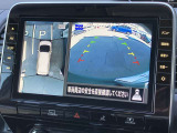 アラウンドビューモニター装備!空から見ているような映像によって不慣れな場所での車庫入れや縦列駐車等はもちろん狭い道でのすれ違いも安心♪