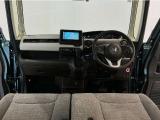 【前方視界】開放的な前方視界!運転がしやすく疲れにくいです♪窓が大きく、見通しがとっても良いおクルマですよ♪