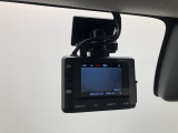 ニュースで流れる【事故の瞬間】【あおり運転】の映像は、ドライブレコーダーが録画しているからです。もしもの時の証拠映像を保存できます。