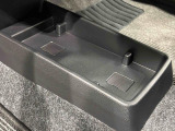 ティッシュ箱もぴったり収まるセンターフロアトレイ