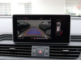 バックカメラ駐車時、後退時に後方を確認する事ができる安全快適装備になります映像だけでなくセンサーにより障害物の距離もドライバーに直感的に伝えてくれる機能になります。