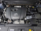 多人数乗車時でも静かで余裕のある走りを生み出す力強いパワートレイン!優れた応答性と滑らかな加速感を備え環境性能と走る歓びを高次元で両立。エンジンルームクリーニング(洗浄)も細部までしっかりと実施済です