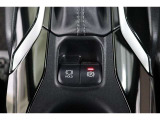 電動パーキングブレーキを搭載。スイッチ操作でパーキングブレーキを作動・解除することが可能ですので、操作の力が不要ですよ♪