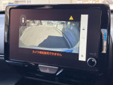 後方の様子を画面で確認できる表示が備わり、駐車時に周囲の状況を把握する際に役立ちます。画面にはカメラ検知に関する注意表示もあるため、目視で周囲を確かめながらご利用ください。