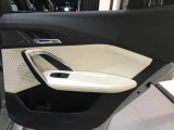 BMWはドアが分厚いです。衝突によりドアがつぶれてしまった場合にも外からいち早くドアを開けれるよう考えられています。数十秒の救出の遅れが命につながりかねない場合、こういった配慮が重要なポイントです。