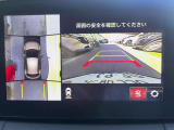 360度ビューカメラを搭載。4方の小型カメラの映像を処理し、車両真上からの映像に変換しています。