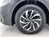 輸入車ならではの卓越した走りを支えるホイールと足回りです!日本車の走りに慣れている方にもぜひ体感して頂きたい程高いレベルでまとまっています。