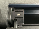 【USBチャージャー】スマホ等の充電ができるUSBチャージャーが装備!長時間のドライブには必需品です♪