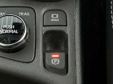 ブレーキを踏んで停車するとブレーキ状態が保持される便利なブレーキホールド付き!