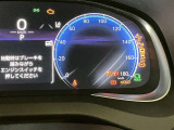 運転席周りのレイアウトをご覧ください。ナビゲーションが綺麗に装着されすっきり収まってますね!