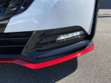 LEDフォグランプ装備。悪天候時に足元を照らして安全確保をお助けします。