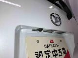 【バックカメラ】 駐車時に車両後方の様子を見ることができるので、運転の不安を軽くします。