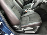 運転席シートリフター!ご自分の好きなシートポジションが取れるので運転が楽しくなりますし疲れにくいです。