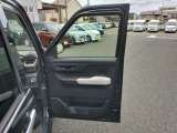 運転席のドア内部の写真です。
