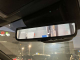 後方確認をミラーではなくカメラ映像で確認出来るデジタルインナーミラーを搭載!荷物があり、後方確認が出来ない時や雨天時などにとても便利☆