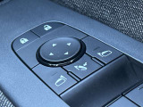 電動格納ミラーは駐車時や狭いとこなどやっぱりあると便利ですよ。