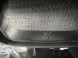 運転席助手席の間 収納トレイ