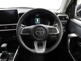 各操作スイッチなどもハンドルから手を放すことなく操作可能で安全運転に支援いたします!