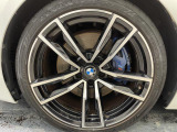 BMWならではの卓越した走りを支えるホイールと足回りです!日本車の走りに慣れている方にもぜひ体感して頂きたいほど、高いレベルでまとまっています!