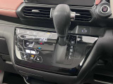 操作が簡単なシフトレバーですのでストレスなく運転が出来ますよ!