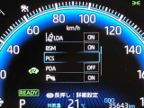 【プリクラッシュセーフティ】先行車と衝突の可能性が高まった時に、警報ブザーで知らせたり、さらにブレーキが自動でかかり、衝突回避を支援します。