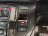 電子制御パーキングブレーキは信号待ちでも便利。いつもより運転がラクになるはずです。
