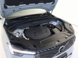 マイルドハイブリッドを搭載した7シーターSUV。街中でも高速道路でも、電動パワートレーンならではの発進時からなめらかな加速フィールをお楽しみいただけます。