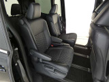 ゆとりある広々とした車内空間は、ドライブを始め買い物やレジャーなど、幅広く活躍します。一人でもみんなとでもお出かけを楽しみましょう!