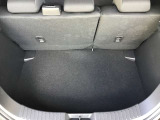 トランクスペースもご覧のとおりそれなりにお荷物乗せることができます。日常の生活はもちろんの事、アウトドアにもぴったりですね☆