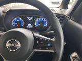 プロパイロット(同一車線運転支援)アクセル・ブレーキ・ステアリング操作をクルマがサポート。高速道路などで、ドライバーの負担を軽減します。