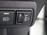 人や荷物を満載しても、対向車や先行車に迷惑をかけない、室内からヘッドライトの光軸を調整できます。