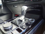 AT車のシフトまわりや操作部も確認できます。