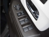 ◆パワーウィンドウスイッチ◆運転席から全席の窓の開閉操作を行うことが出来いつでも換気ができます!